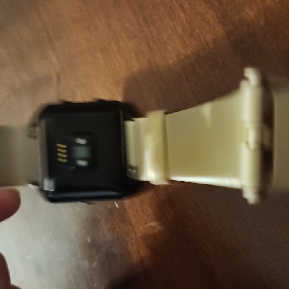 Fitbit watch - Picture 2 of 6